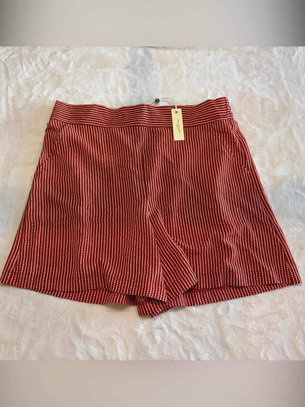 NWT Max Studio Women's Burnt Red and White Shorts Size Large (New $88)